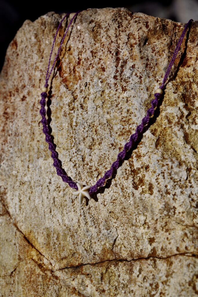 Makramee-Kette - lila mit Seestern
